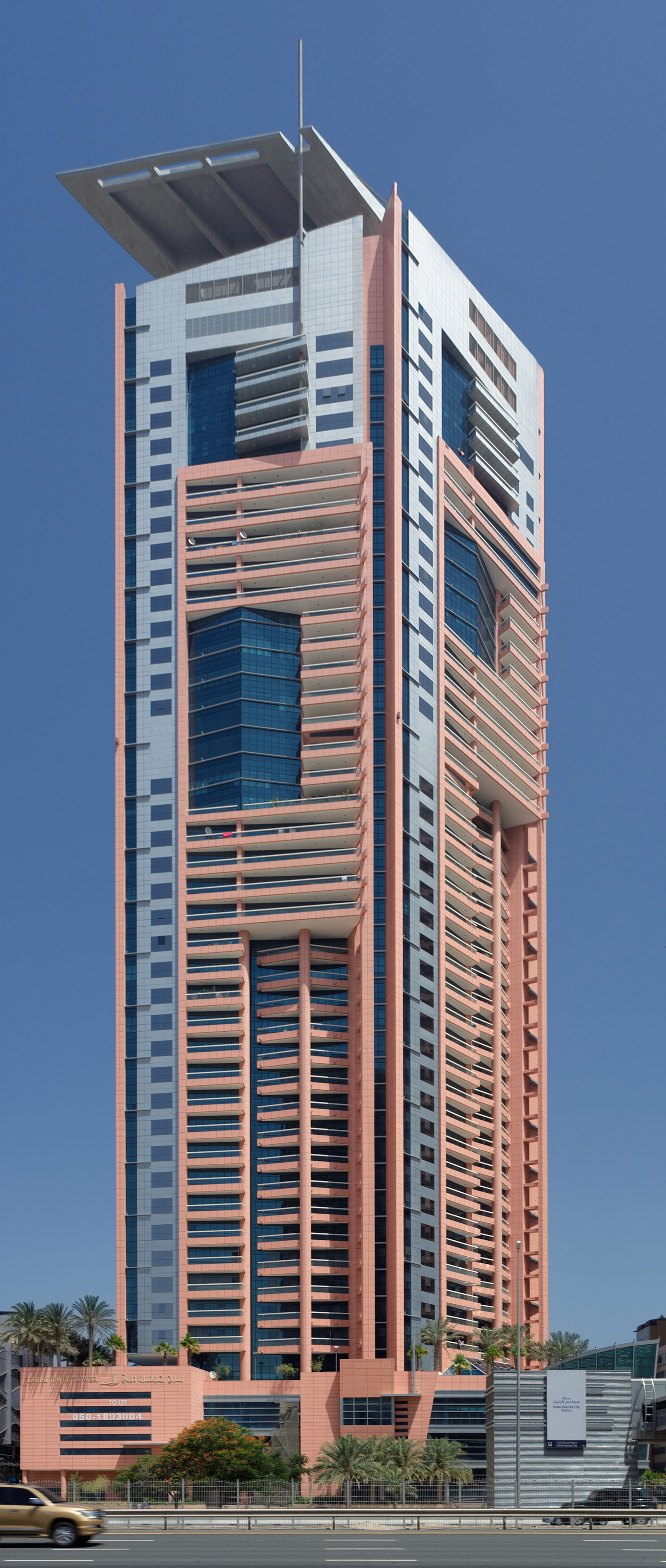 Dubai Jewel Tower, Dubai - View across Sheikh Zayed Road. © Mathias Beinling